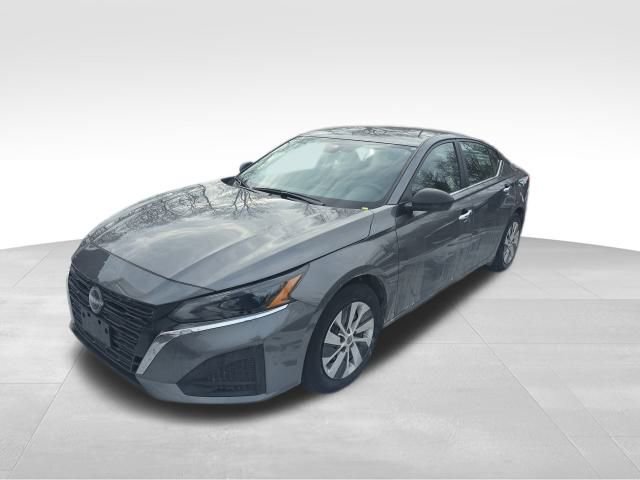 Used 2024 Nissan Altima 2.5 S image 2