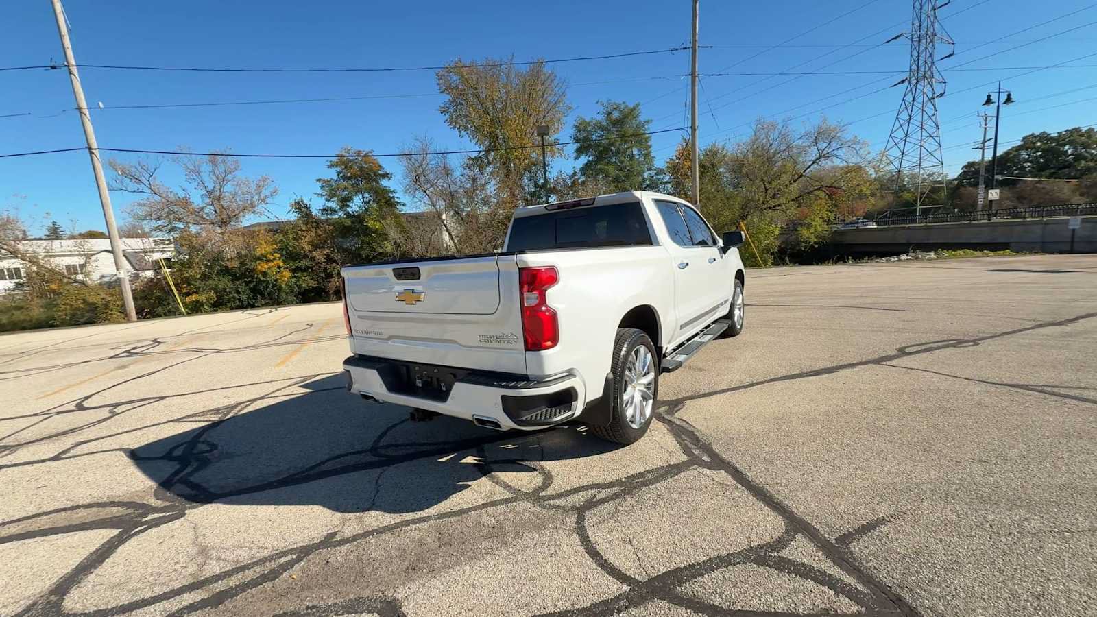 Certified 2023 Chevrolet Silverado 1500 High Country w/ High Country Premium Package AWD/4WD image 7