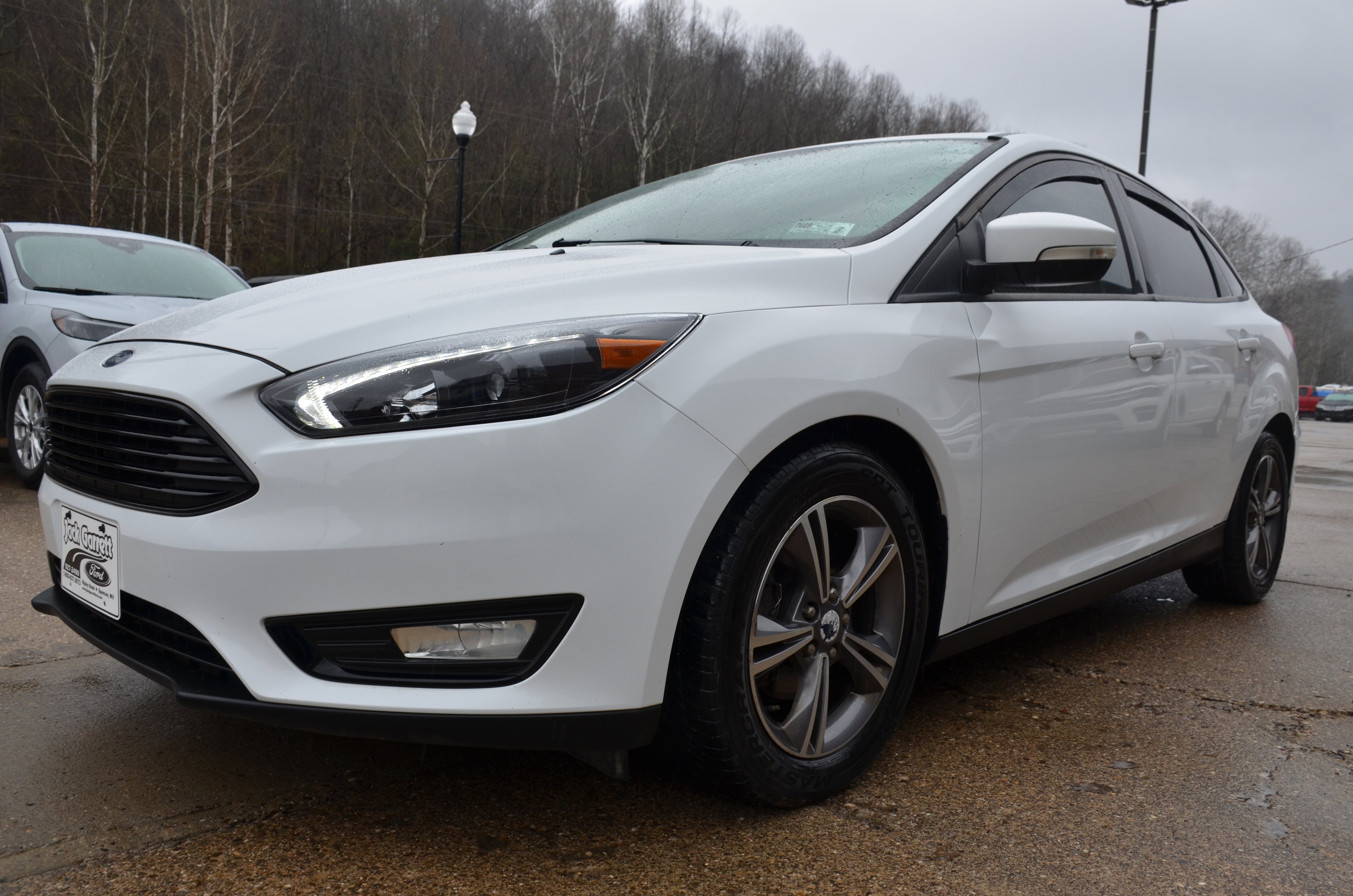 Used 2018 Ford Focus SE w/ SE Appearance Package image 3