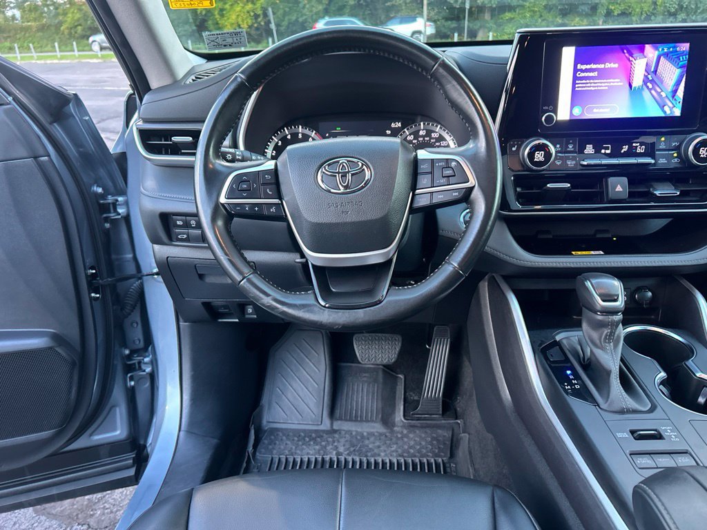 Used 2023 Toyota Highlander XLE AWD/4WD image 15