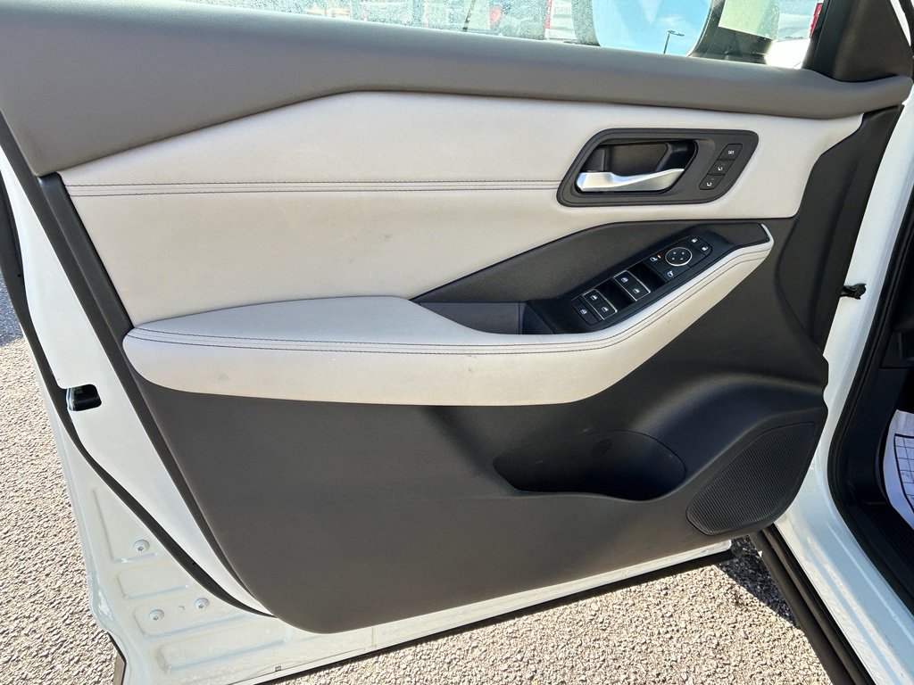 Used 2023 Nissan Rogue SL w/ SL Premium Package image 29