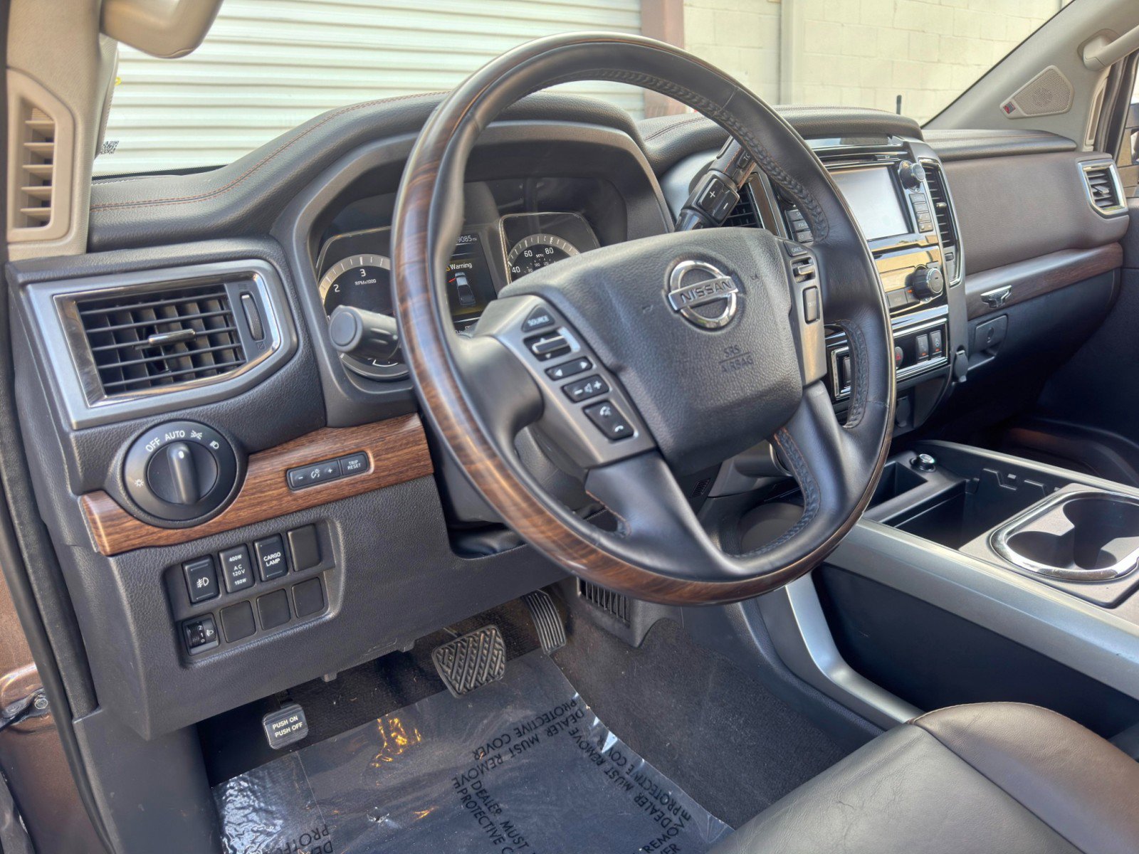 Used 2017 Nissan Titan Platinum Reserve AWD/4WD image 11