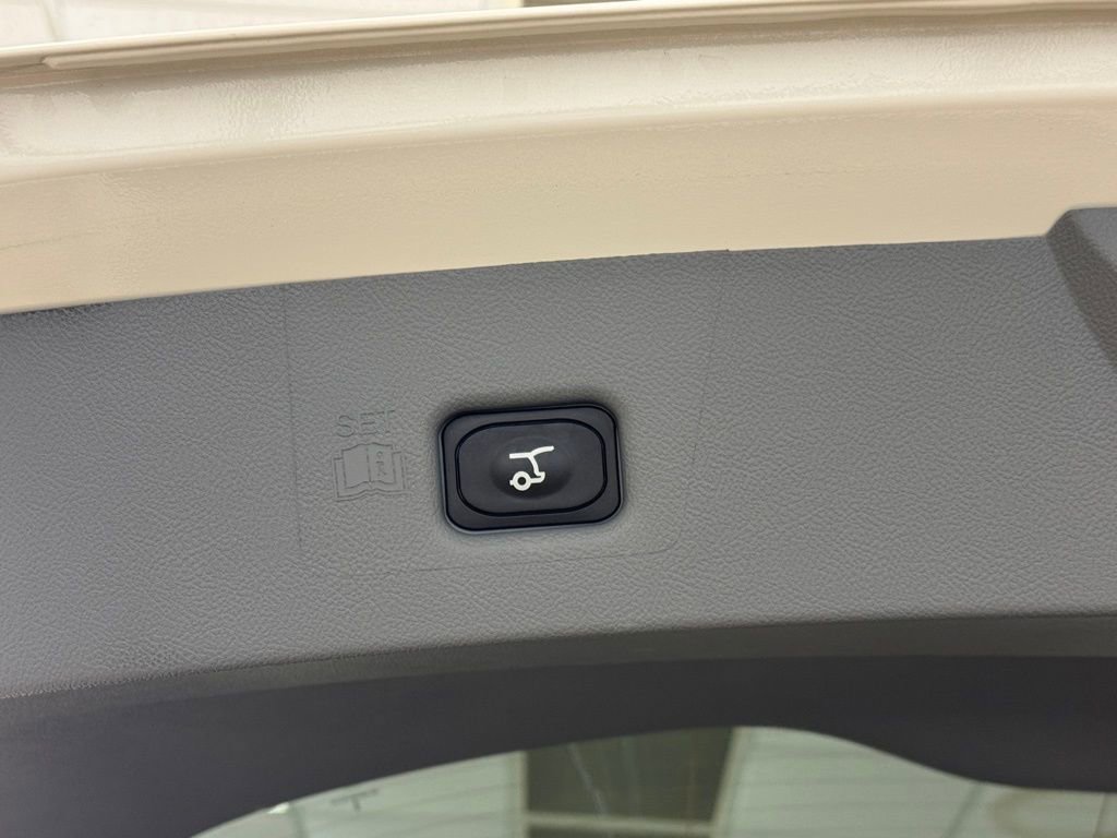 Used 2023 Lincoln Nautilus Reserve image 26