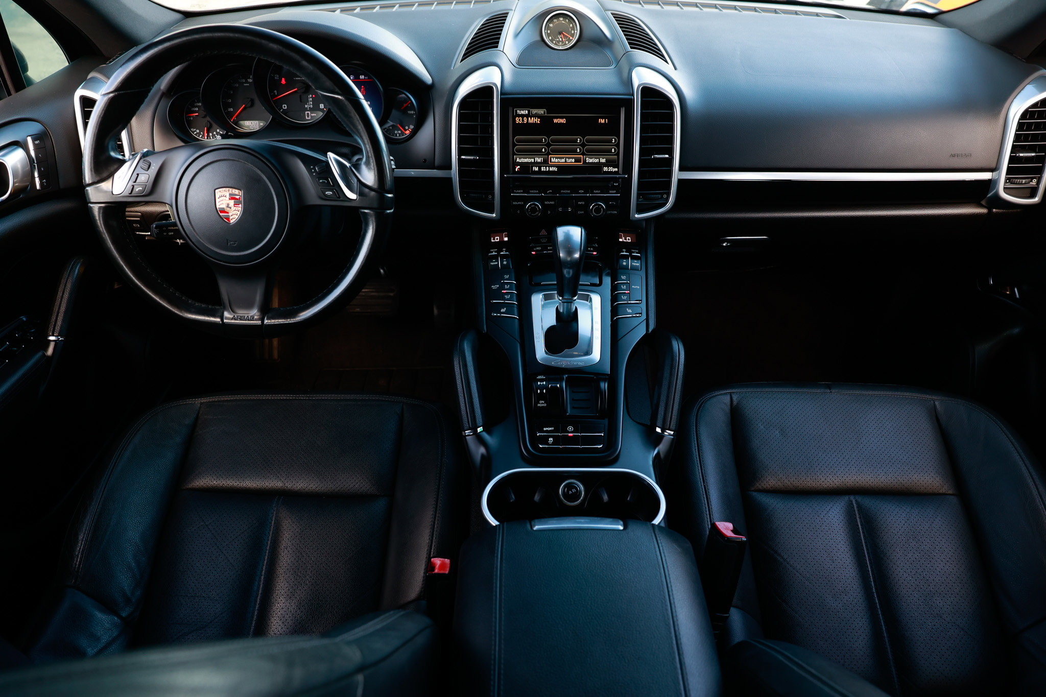 Used 2014 Porsche Cayenne Platinum Edition image 2