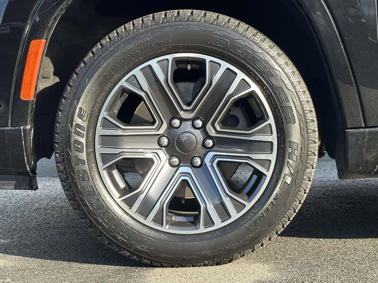 Used 2024 Jeep Wagoneer L Series II w/ Flexible Seating Group image 7