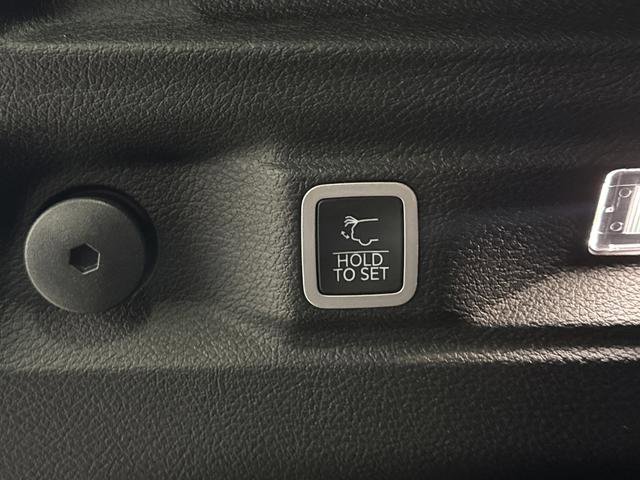 Used 2025 Jeep Grand Cherokee L Limited w/ Black Appearance Package image 16