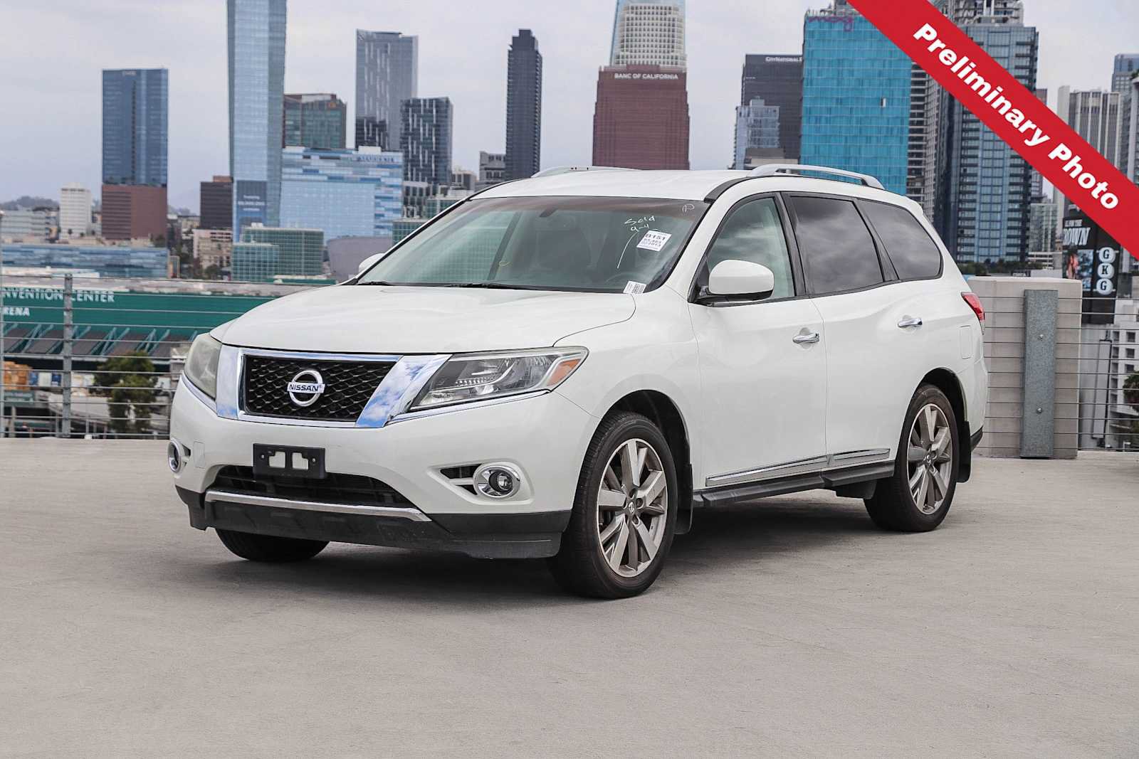 Used 2013 Nissan Pathfinder Platinum FWD image 1