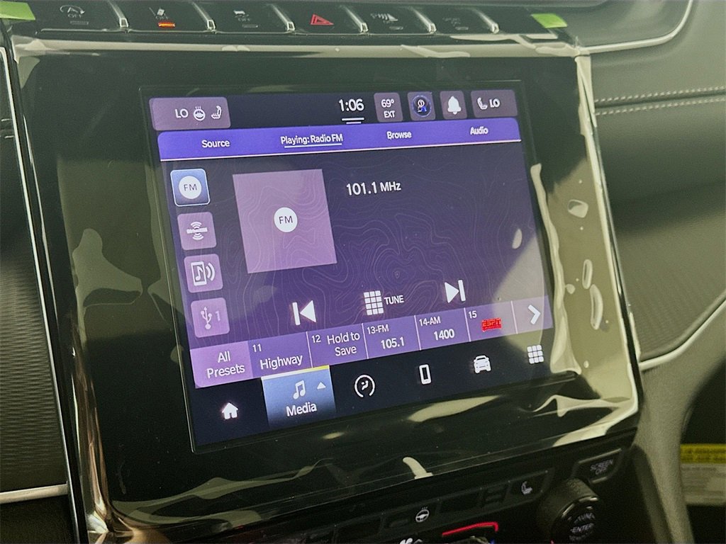 New 2025 Jeep Grand Cherokee Laredo X w/ Luxury Tech Group I image 13