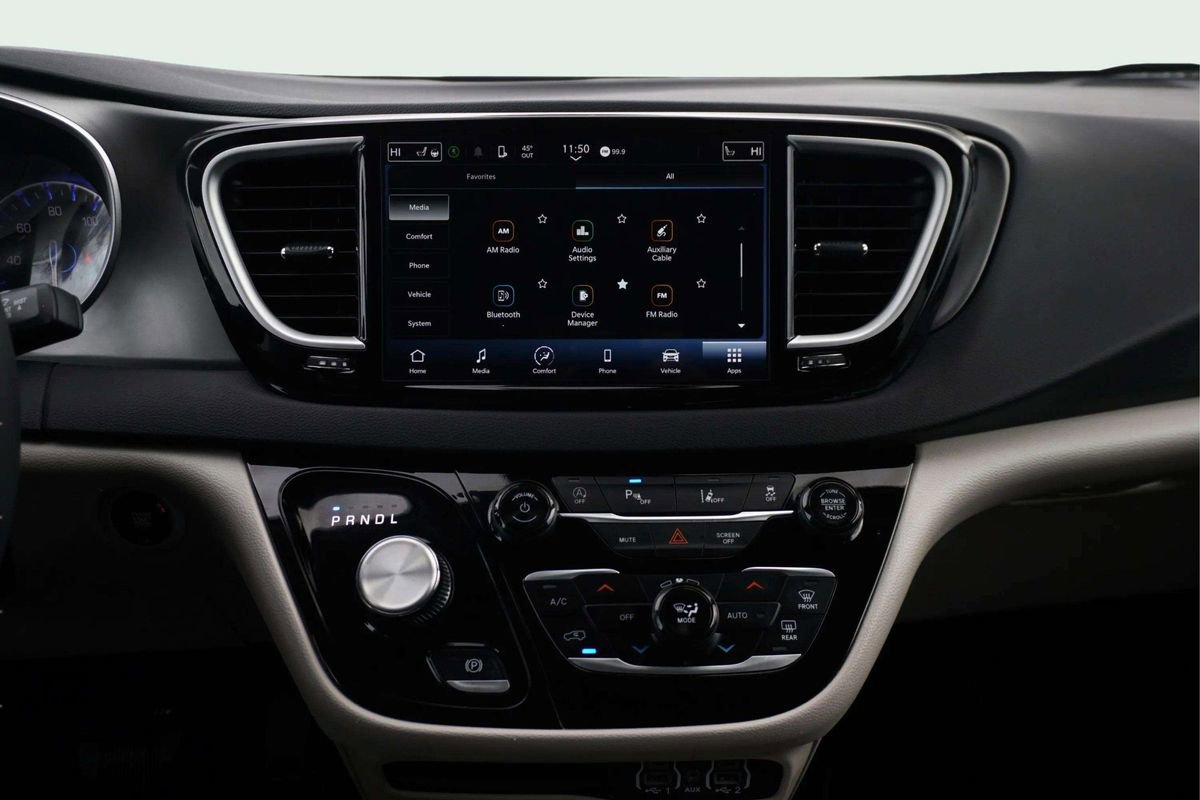 Used 2024 Chrysler Pacifica Touring-L FWD image 24