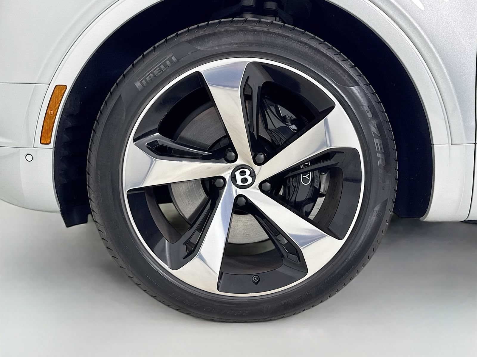 Certified 2020 Bentley Bentayga Plug-In Hybrid AWD/4WD image 10