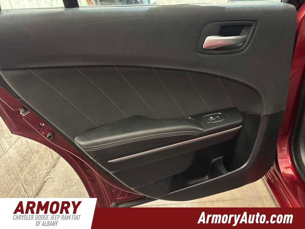 Used 2017 Dodge Charger SXT image 21