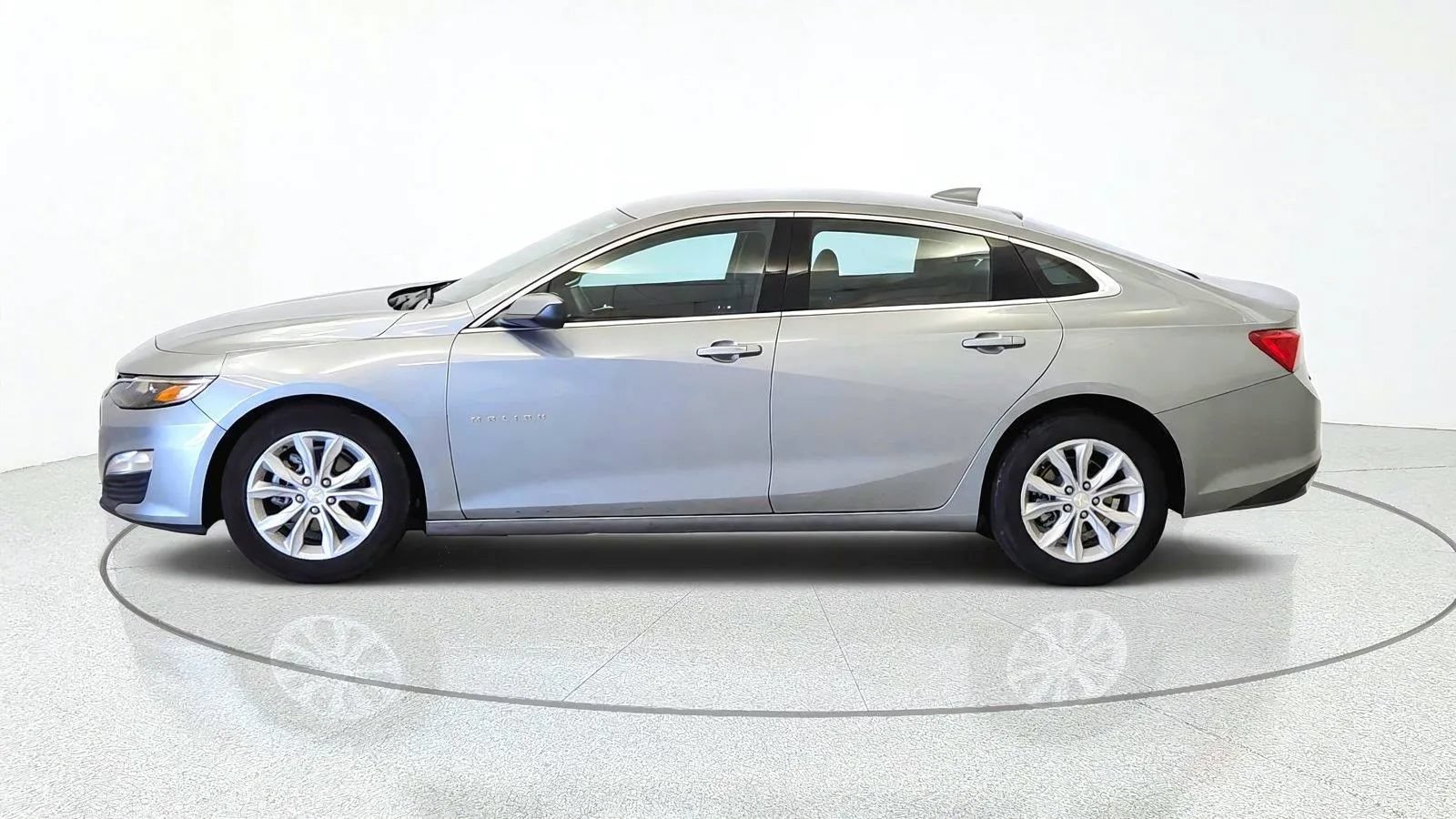 Used 2025 Chevrolet Malibu LT FWD image 5