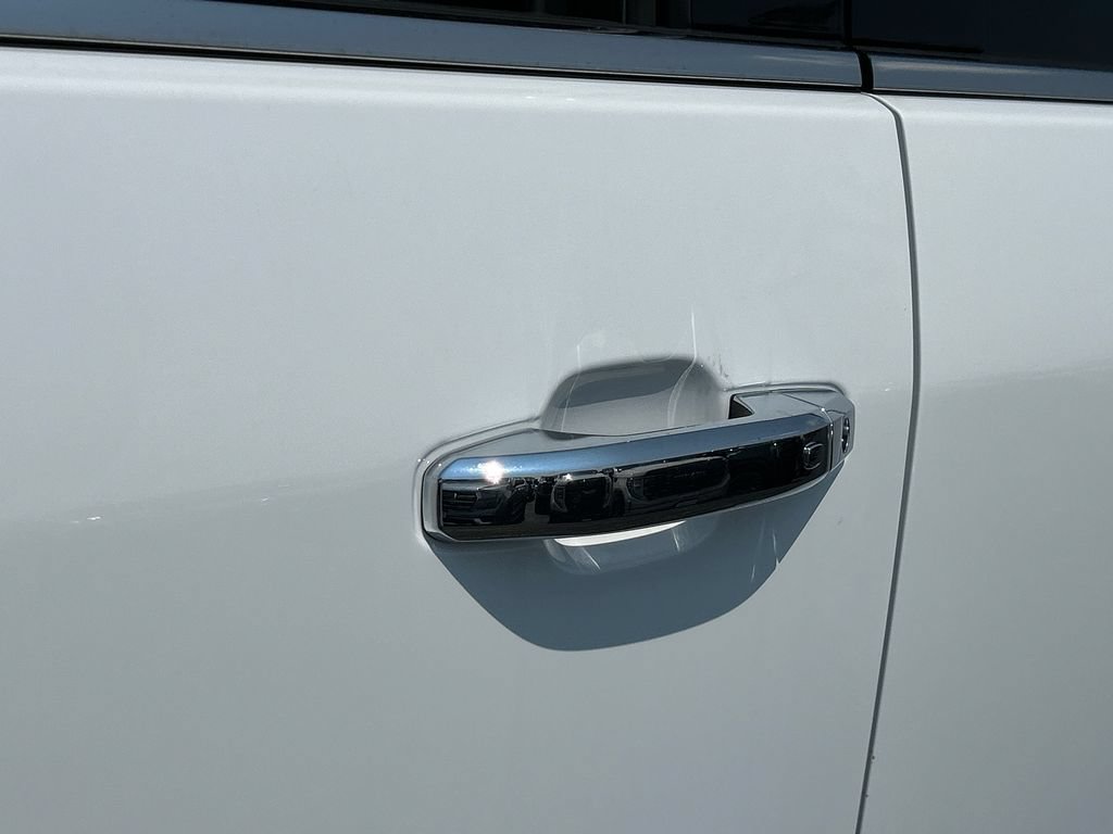 New 2026 GMC Sierra 2500 SLT w/ SLT Premium Package AWD/4WD image 16