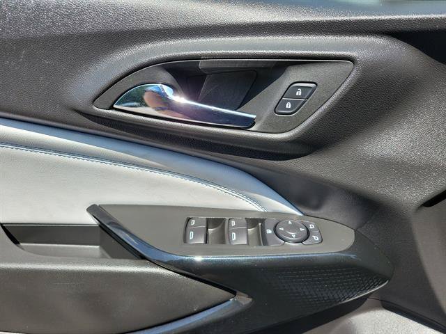 Used 2025 Chevrolet Trax LT FWD image 6