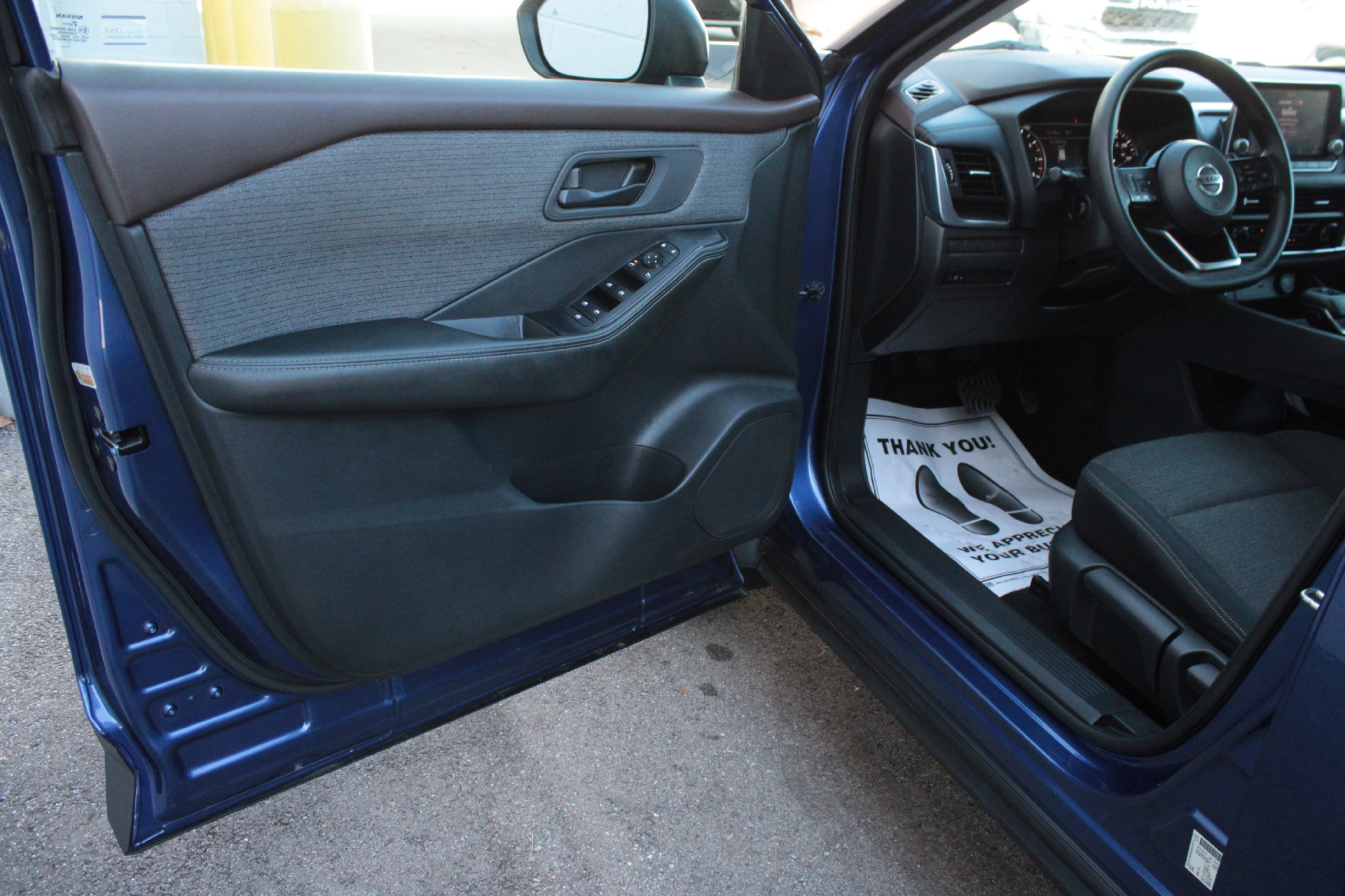Used 2021 Nissan Rogue S AWD/4WD image 12