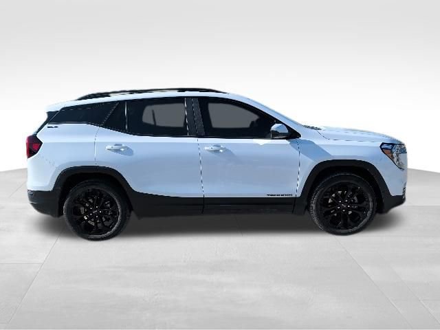 Used 2022 GMC Terrain SLE w/ Driver Convenience Package FWD image 2