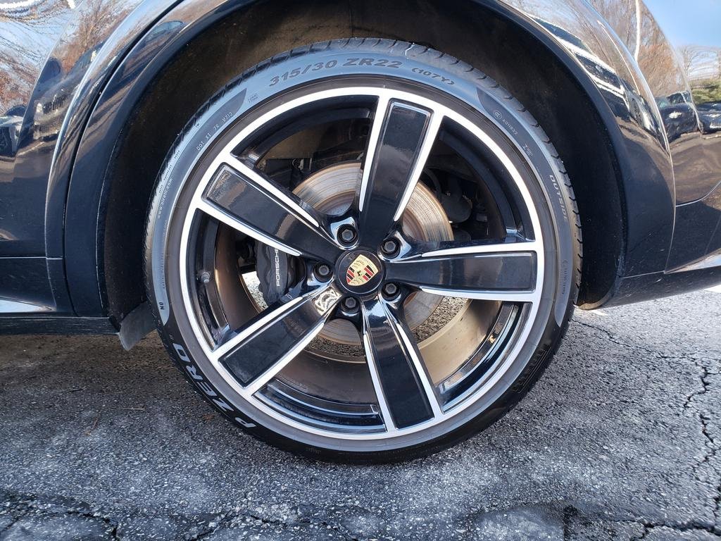 Used 2022 Porsche Cayenne GTS w/ Sport Chrono Package (8LH) image 33