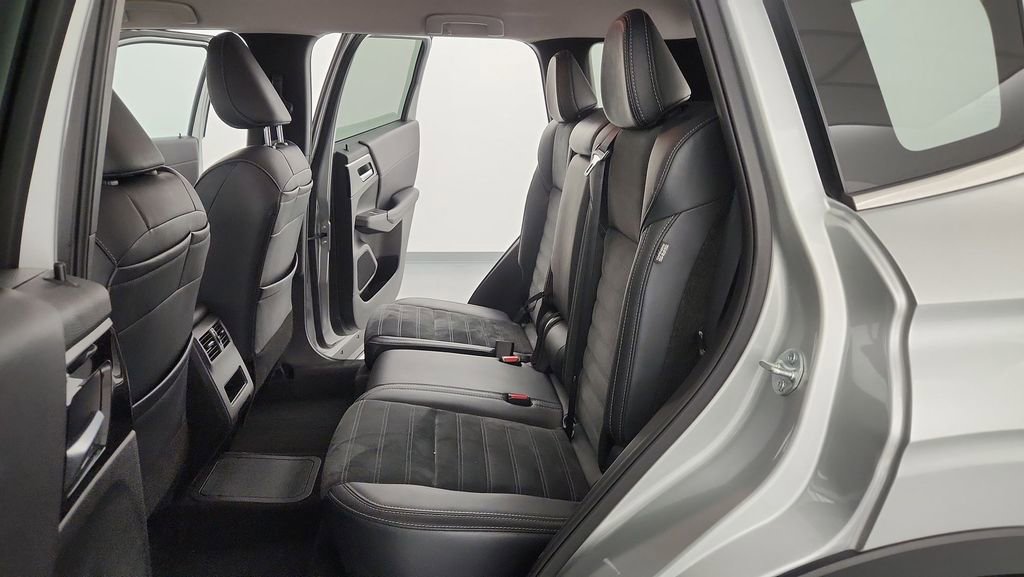 Used 2024 Mitsubishi Outlander SE image 26