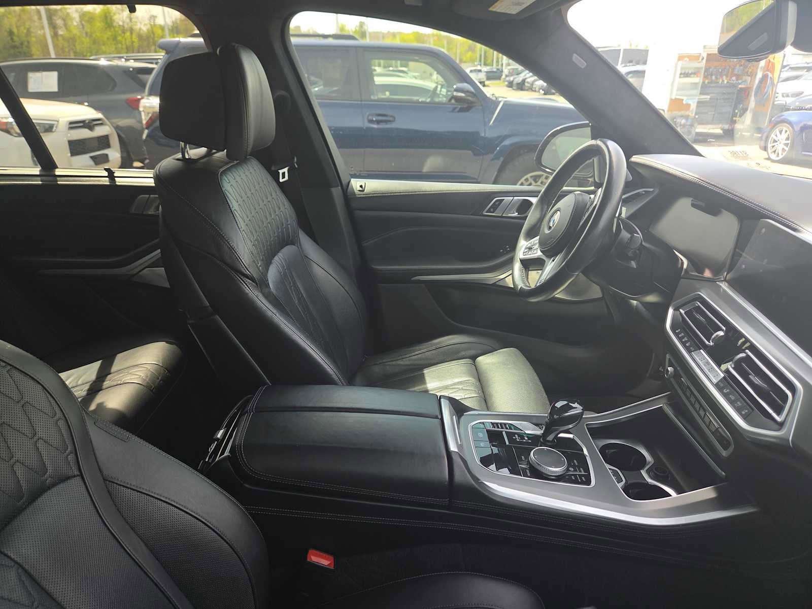 Used 2020 BMW X5 M50i w/ Executive Package image 11