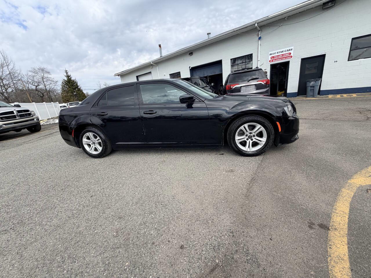 Used 2019 Chrysler 300 Touring w/ Sport Appearance Package image 5