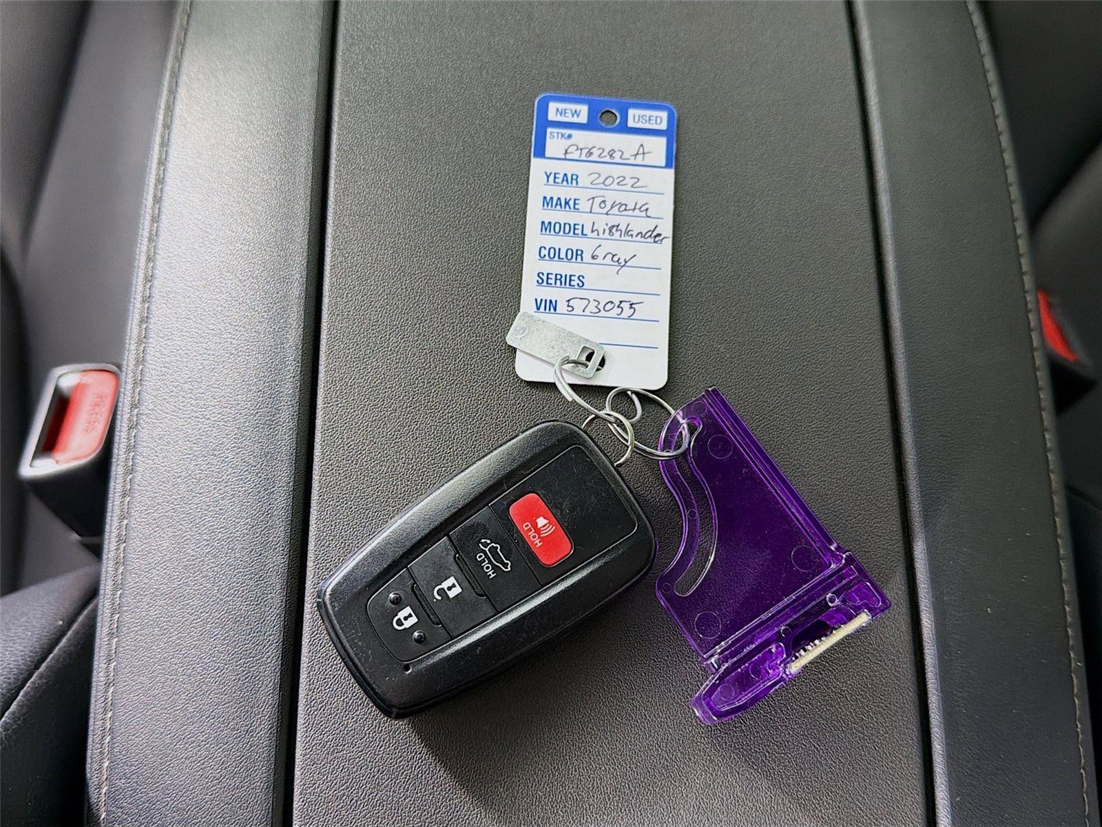 Used 2022 Toyota Highlander XLE AWD/4WD image 42