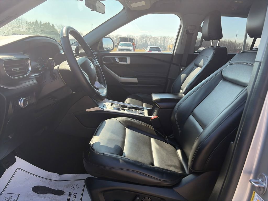 Used 2022 Ford Explorer XLT w/ Equipment Group 202A image 16