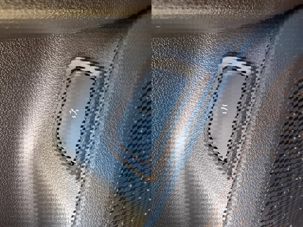 Used 2025 Chevrolet Equinox RS w/ Safety and Technology Package image 16