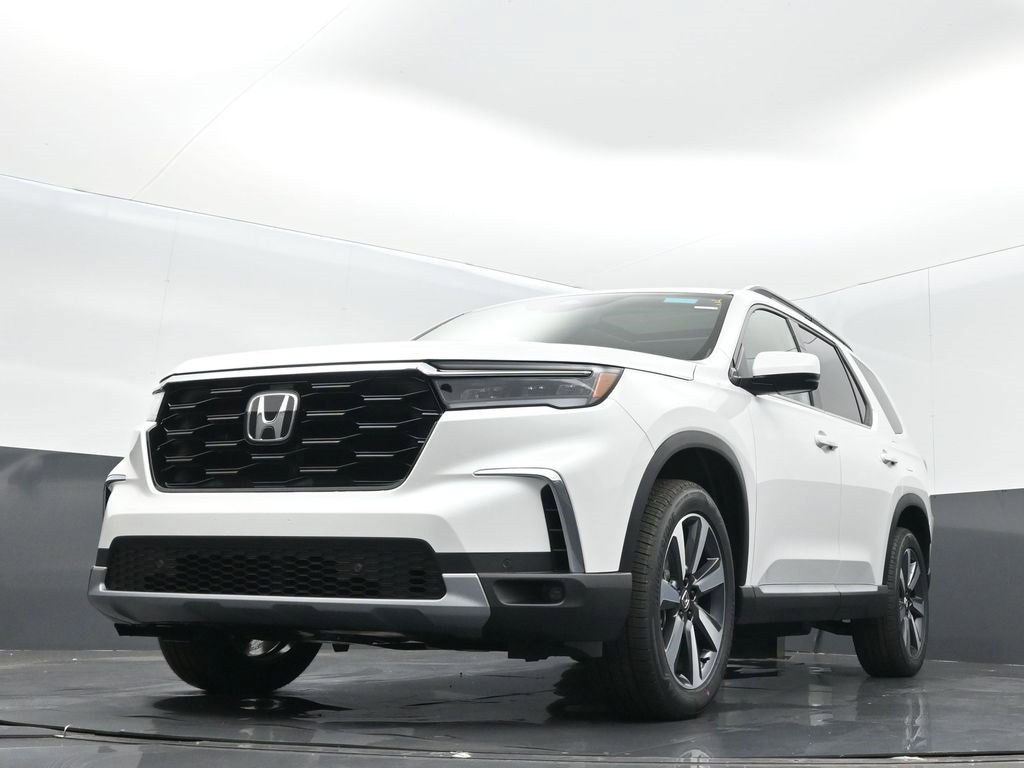 New 2025 Honda Pilot Touring image 8