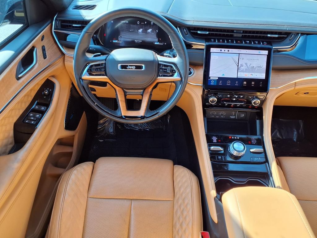 Used 2024 Jeep Grand Cherokee L Summit AWD/4WD image 3