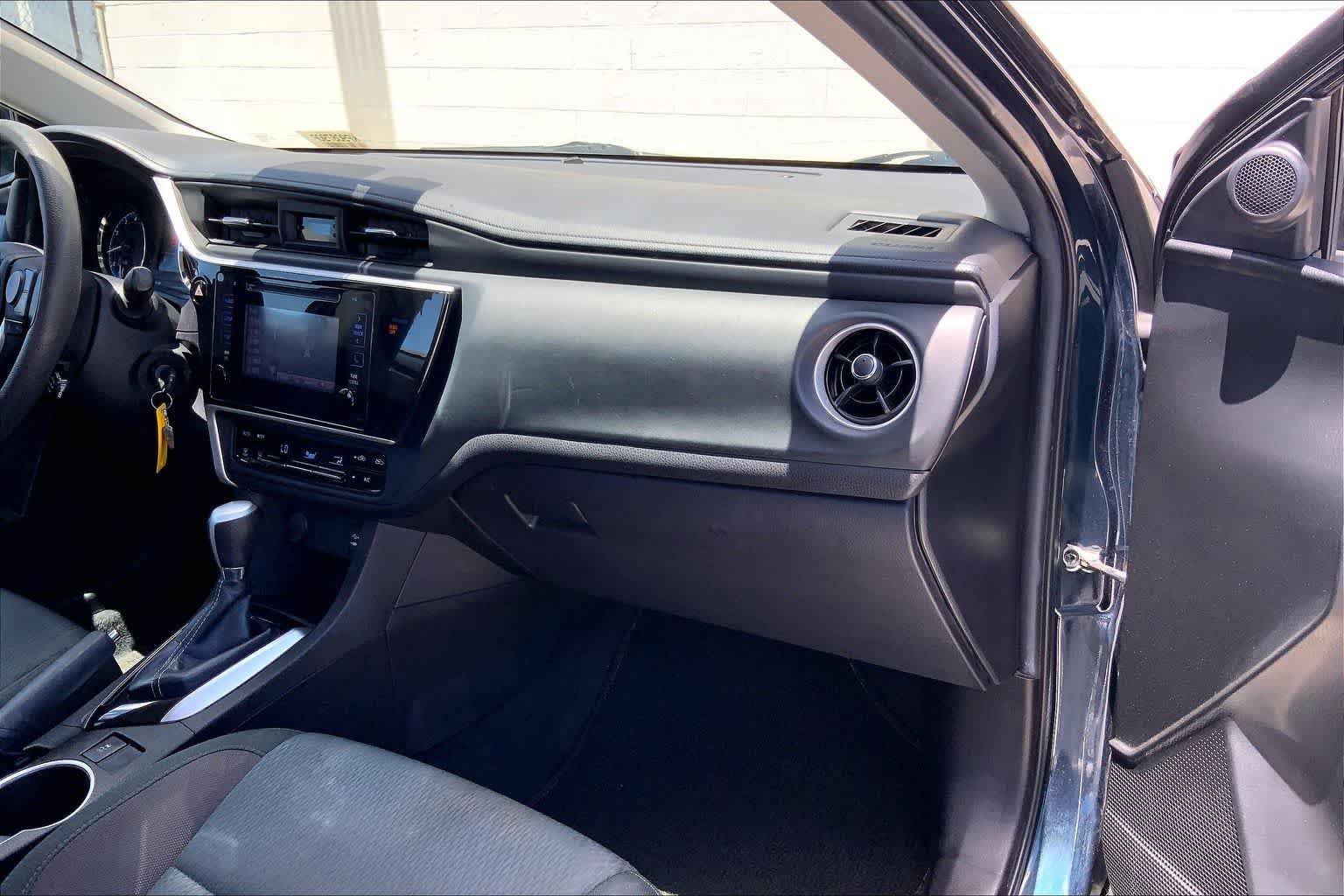 Used 2019 Toyota Corolla LE FWD image 23