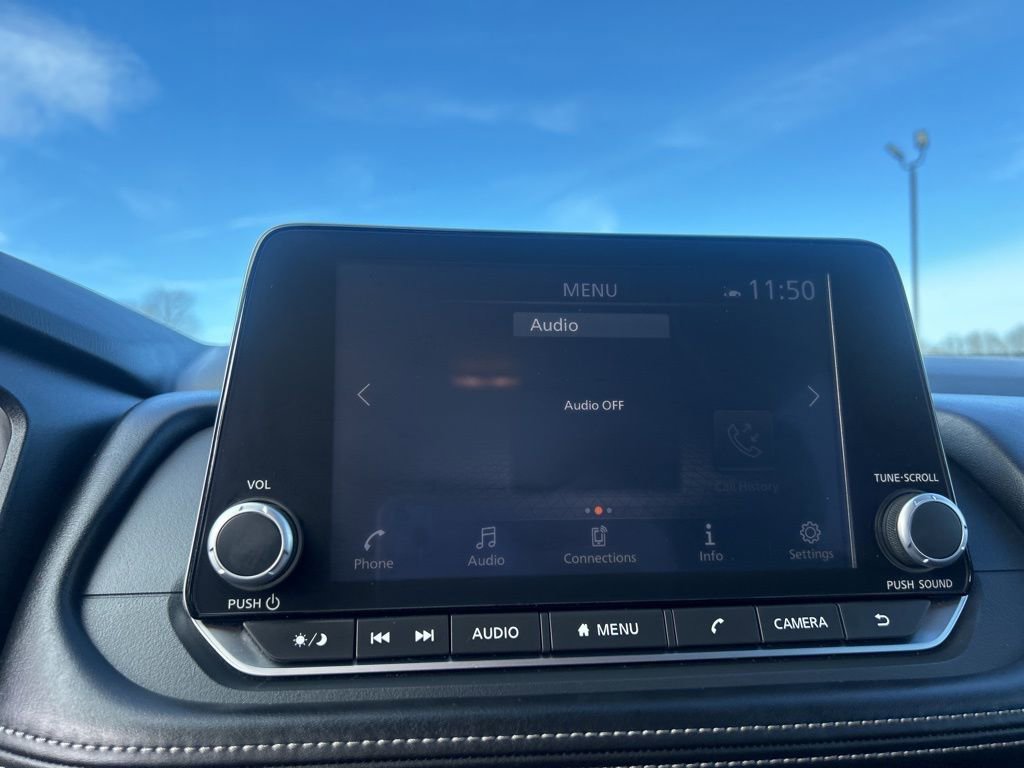 Used 2025 Nissan Rogue SV image 21