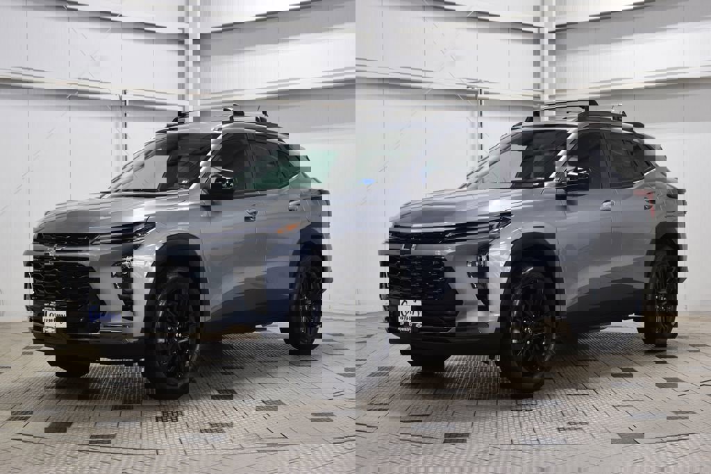 New 2026 Chevrolet Trax ACTIV w/ Sunroof Package FWD image 3