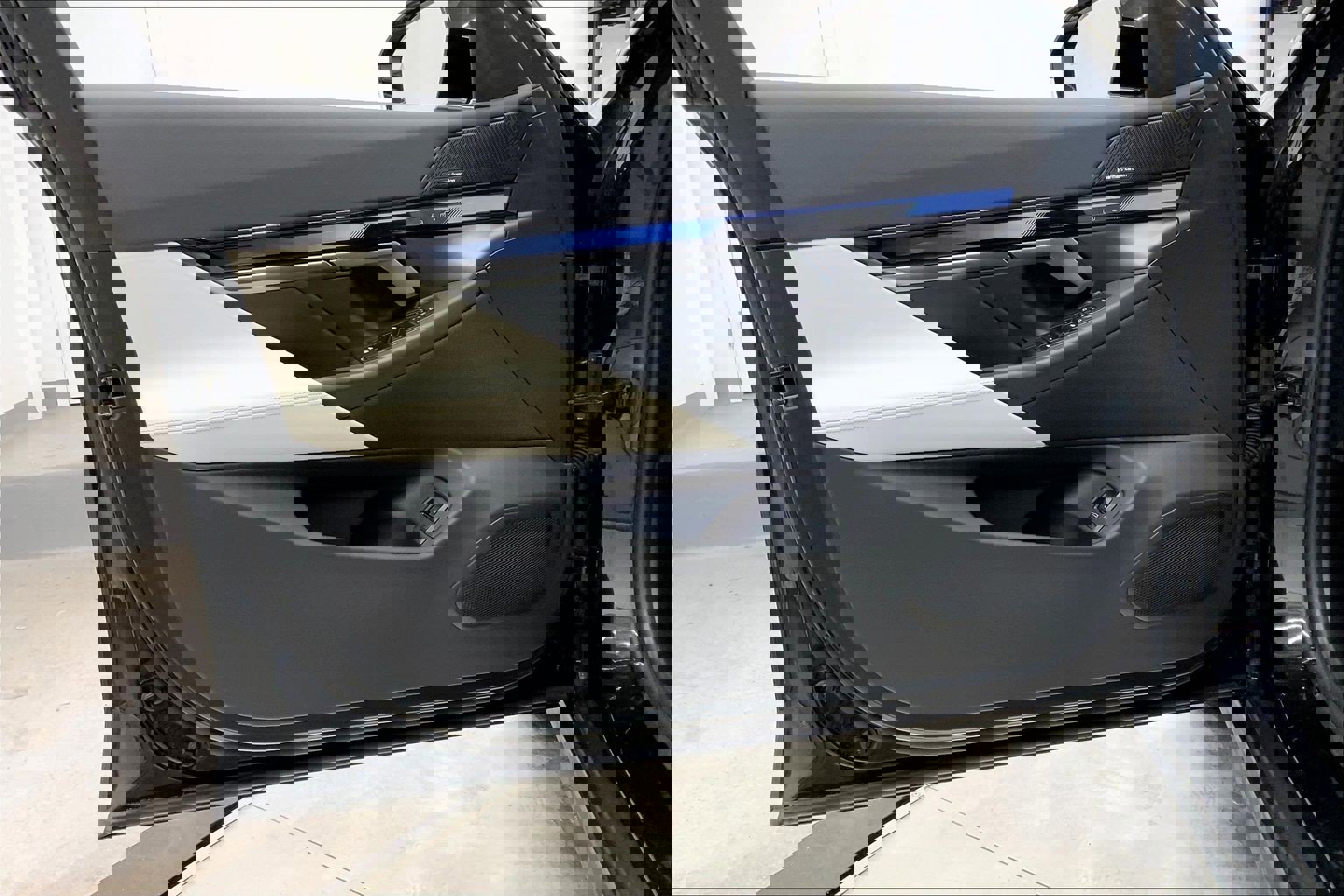 Used 2024 BMW i5 eDrive40i w/ Premium Package image 26