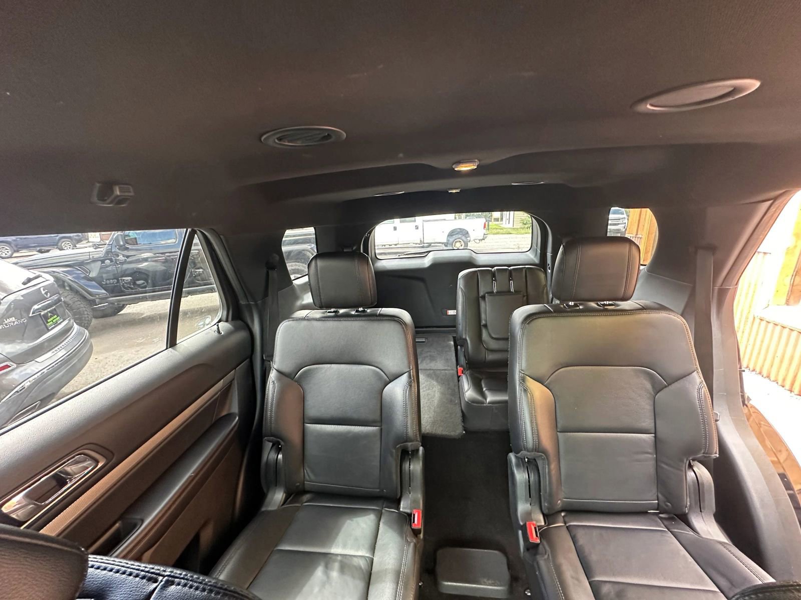 Used 2018 Ford Explorer XLT w/ Equipment Group 202A image 14