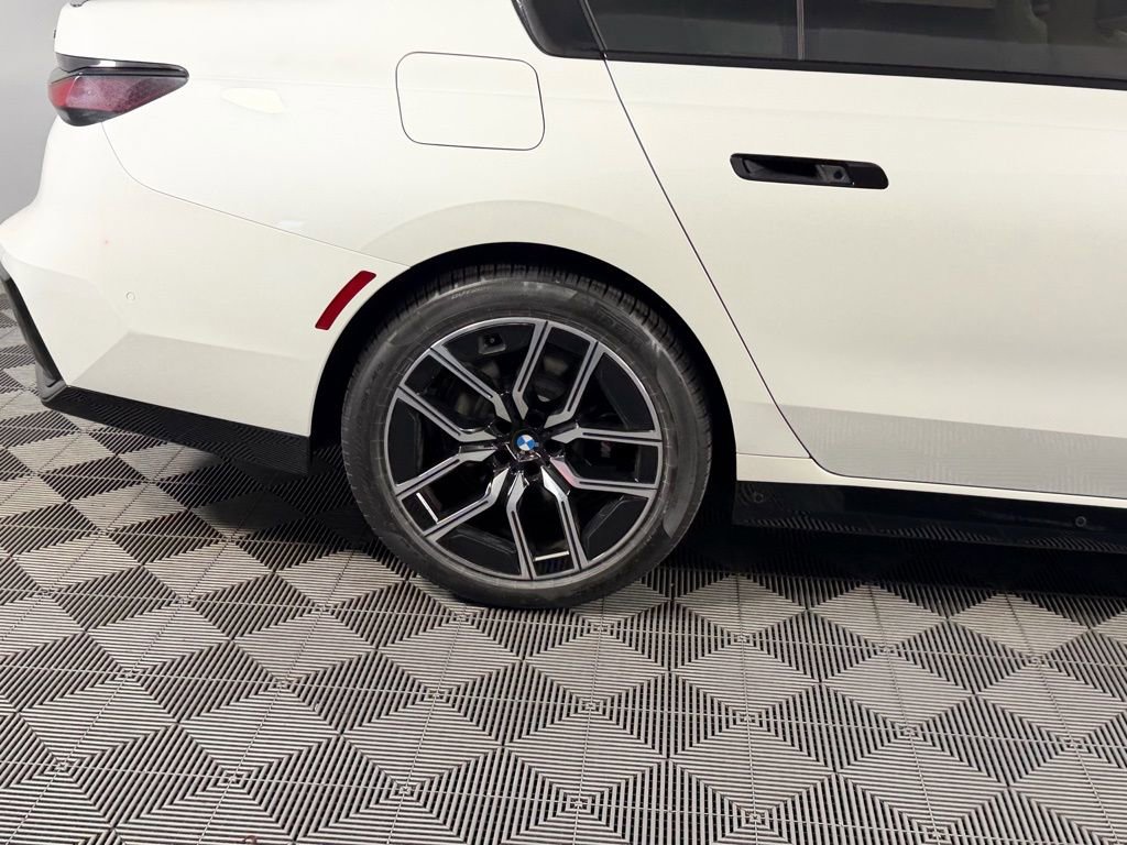 Used 2023 BMW 740i w/ Executive Package image 10