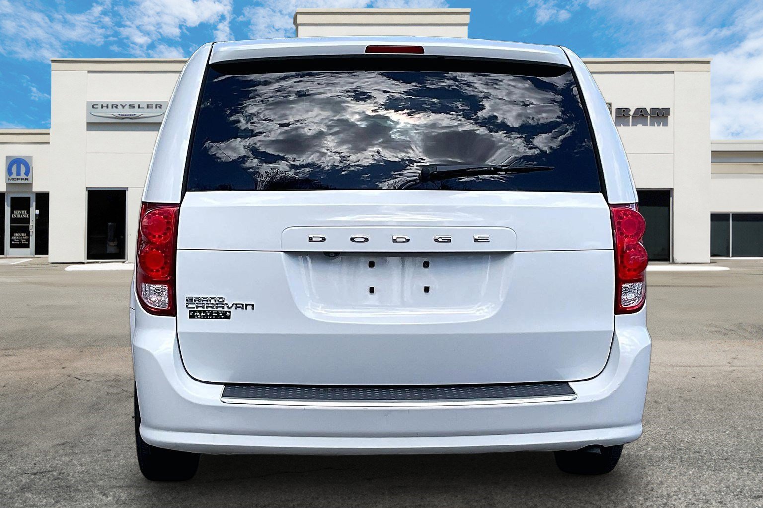 Used 2019 Dodge Grand Caravan SE FWD image 4