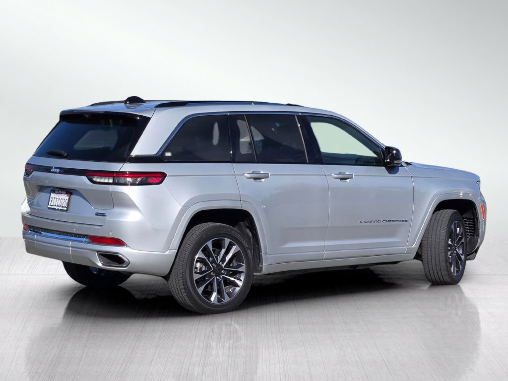 Used 2023 Jeep Grand Cherokee Overland w/ Advanced Protech Group III AWD/4WD image 4
