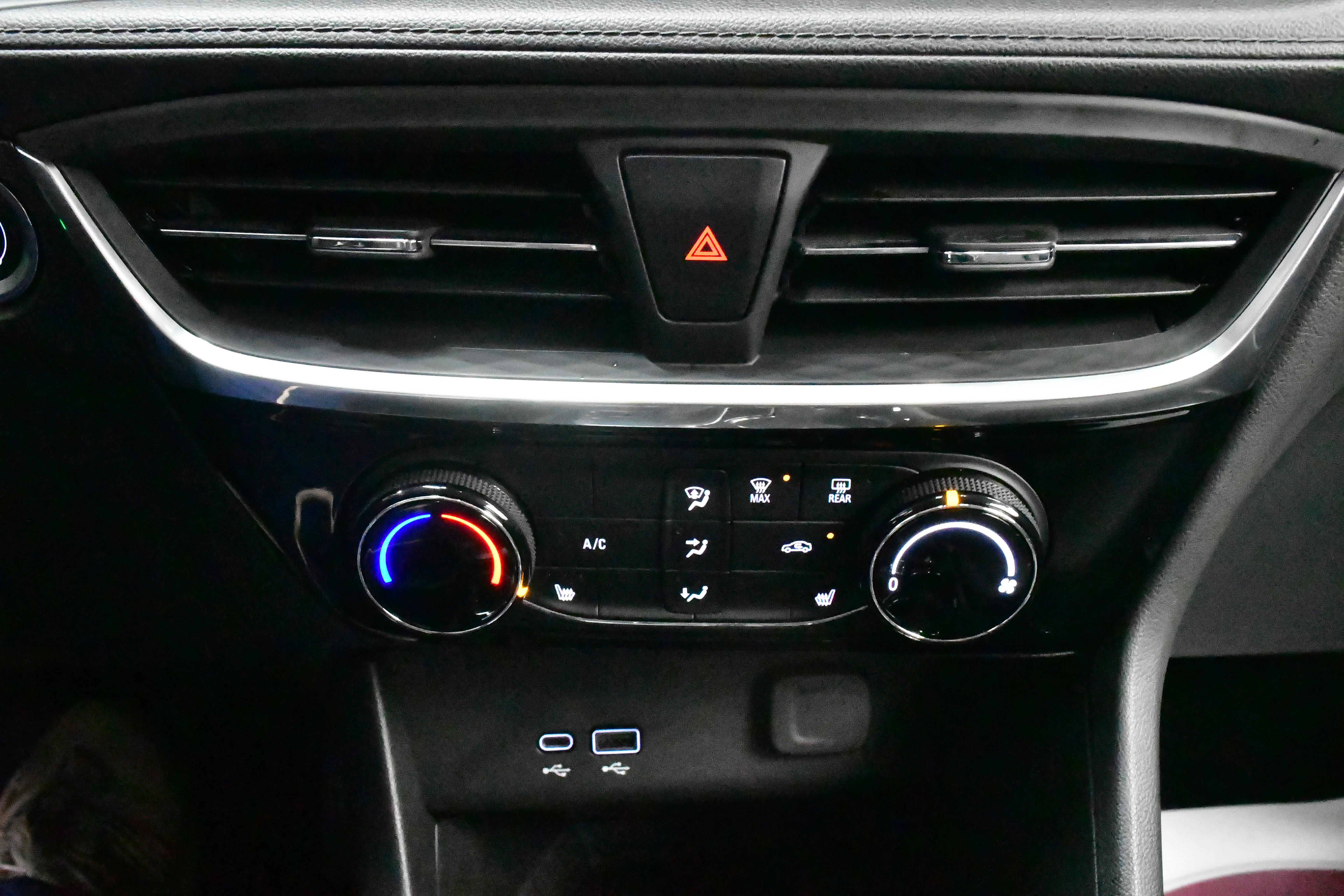 Used 2023 Buick Encore GX Select w/ Sport Touring Package image 40