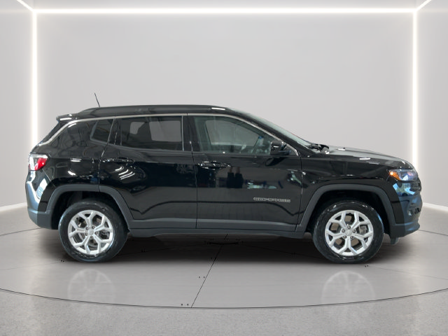 Used 2024 Jeep Compass Latitude AWD/4WD image 7