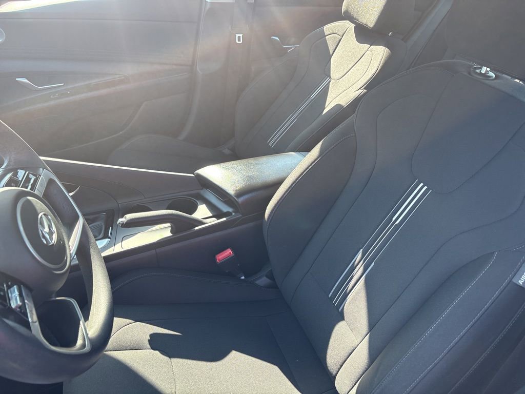 Used 2023 Hyundai Elantra SEL FWD image 3