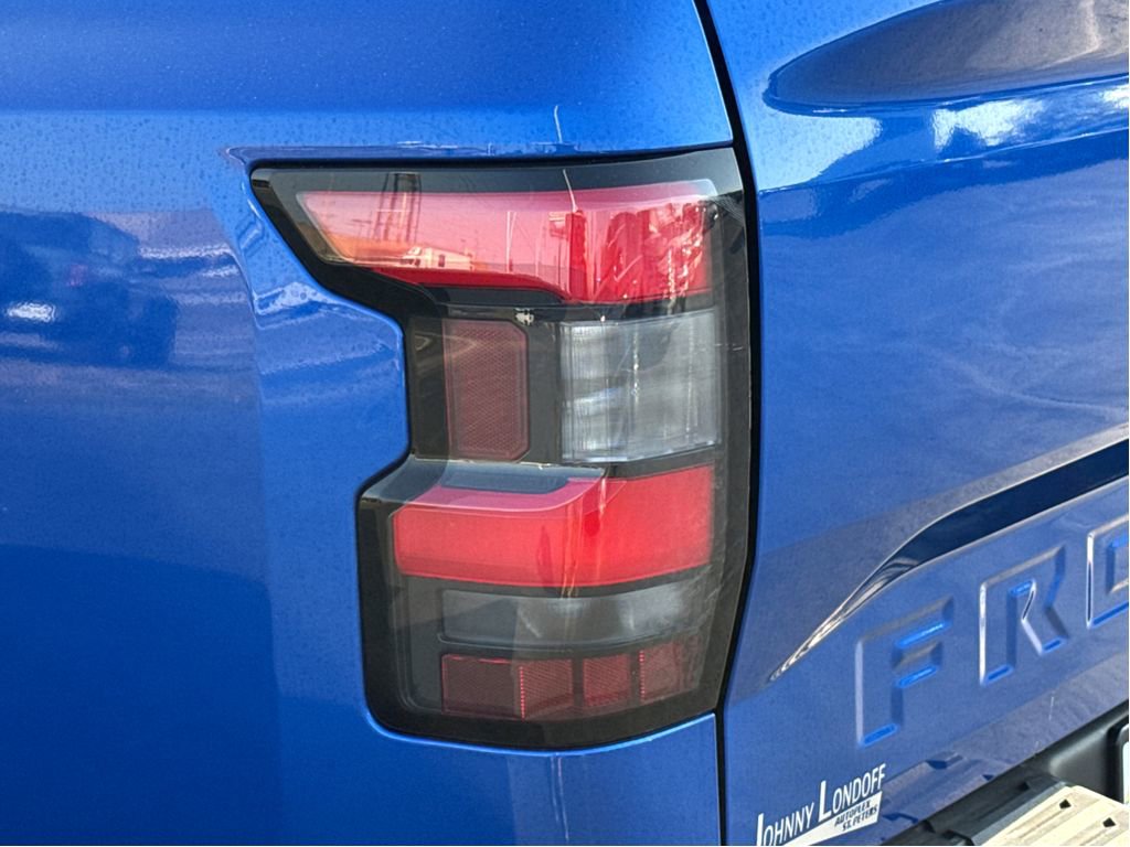Used 2024 Nissan Frontier SV image 6