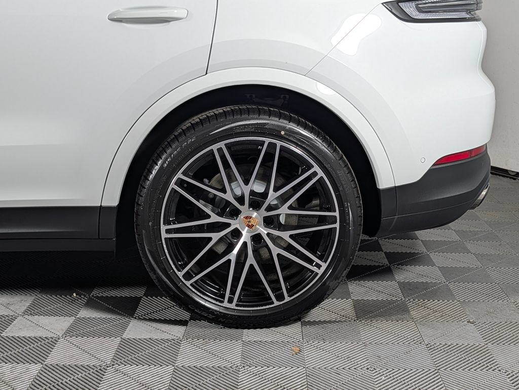 New 2026 Porsche Cayenne Coupe AWD/4WD image 12