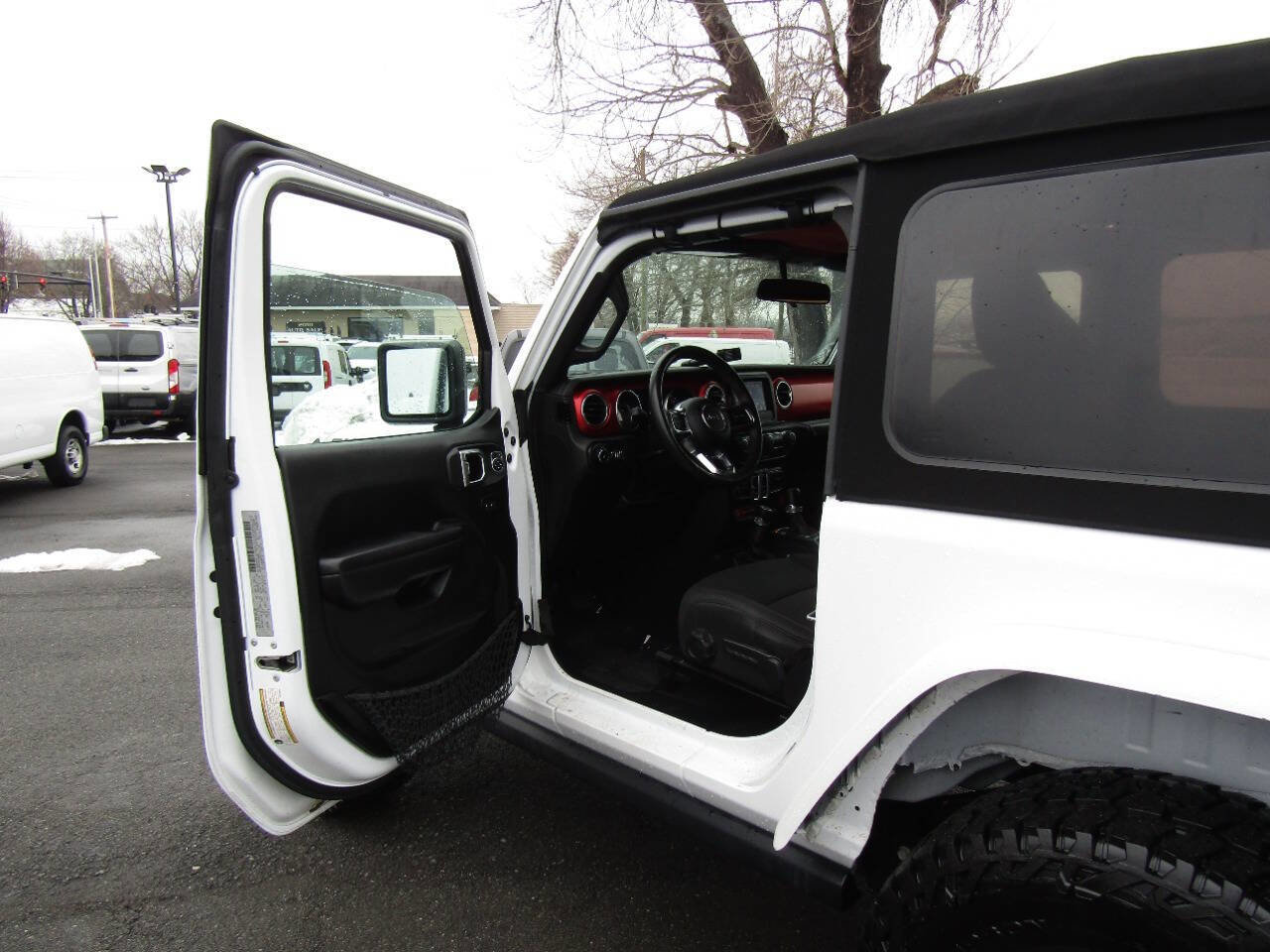 Used 2018 Jeep Wrangler Rubicon w/ Cold Weather Group image 22
