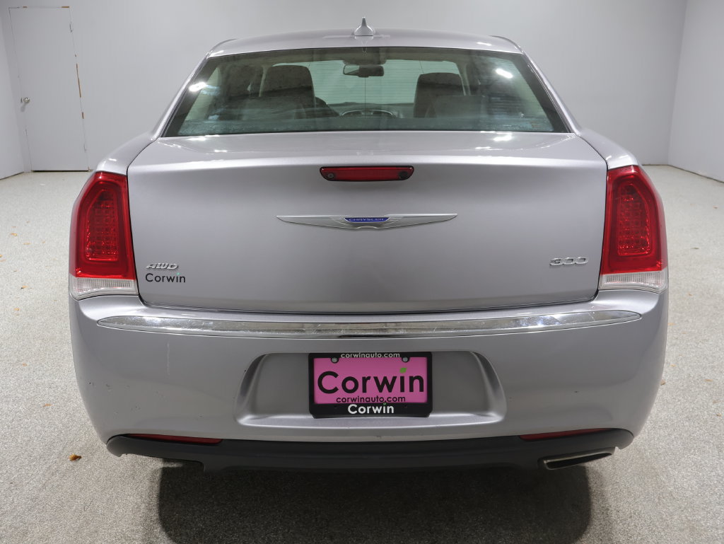 Used 2018 Chrysler 300 Limited AWD/4WD image 3