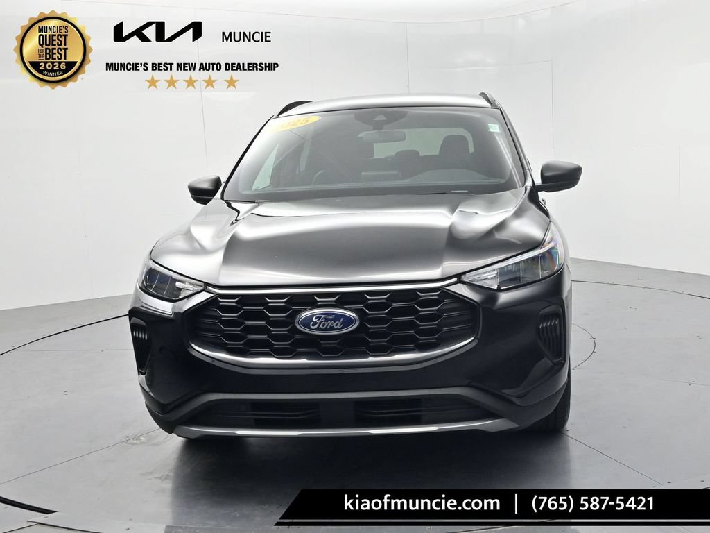 Used 2025 Ford Escape ST-Line FWD image 3