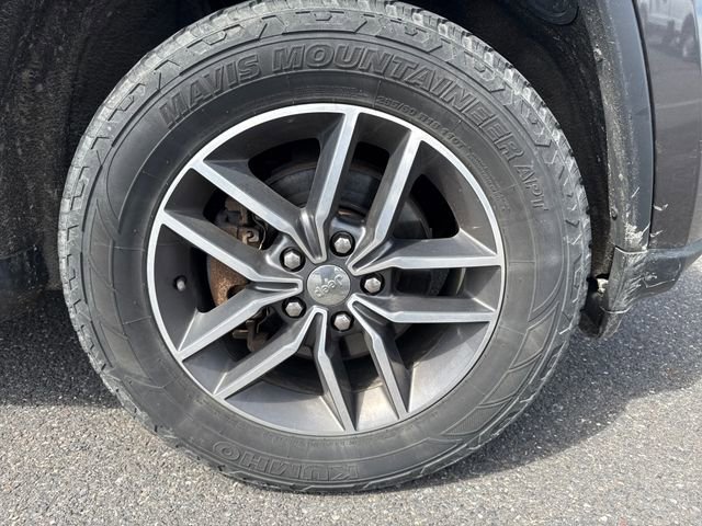 Used 2018 Jeep Grand Cherokee Limited w/ Trailer Tow Group IV image 8
