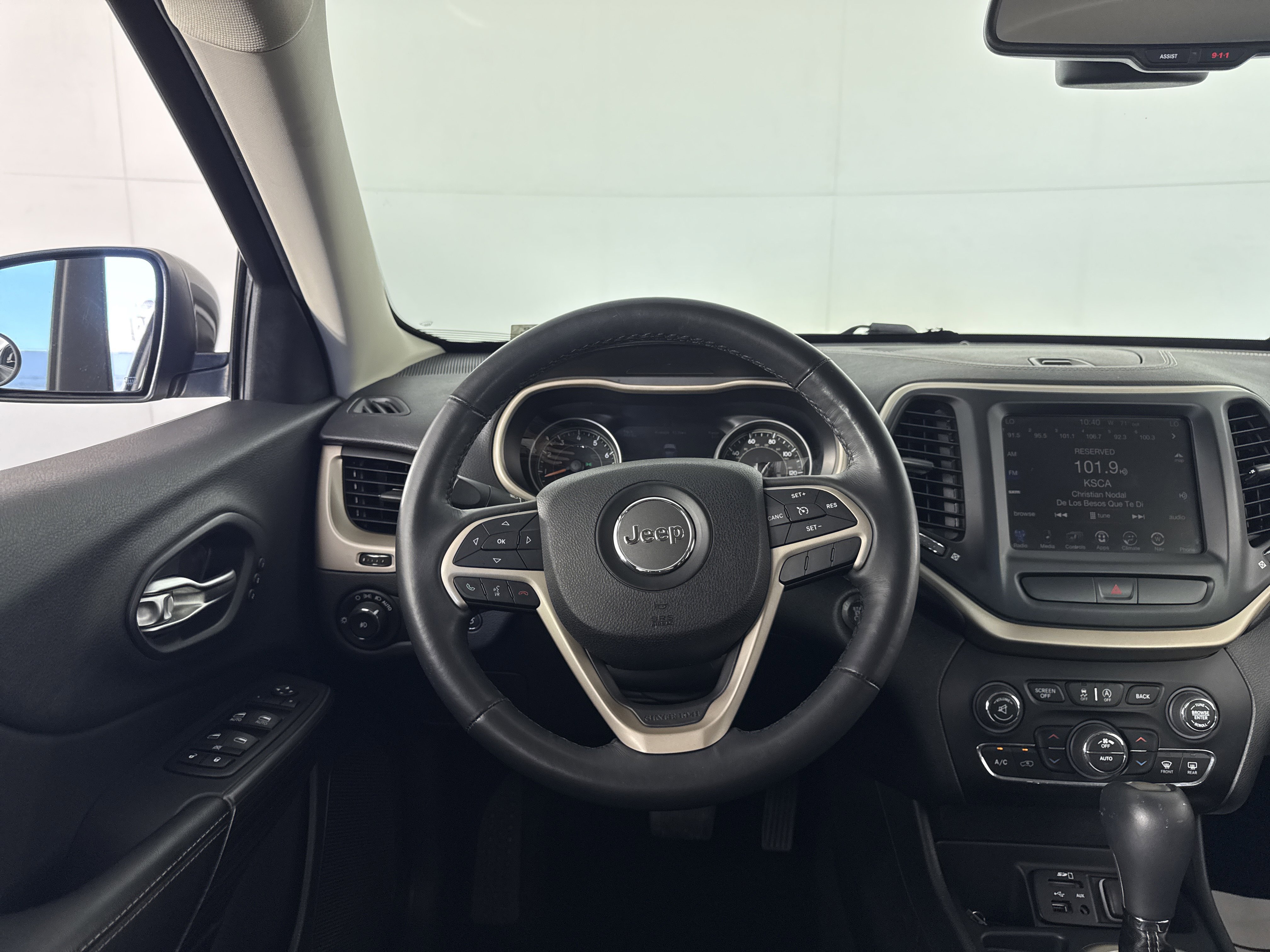 Used 2015 Jeep Cherokee Limited w/ Luxury Group image 25