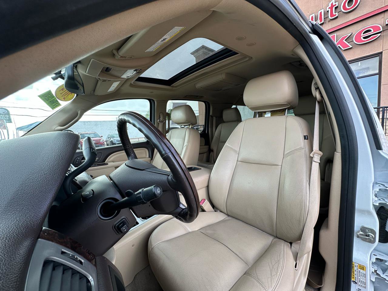 Used 2014 GMC Yukon XL Denali image 11