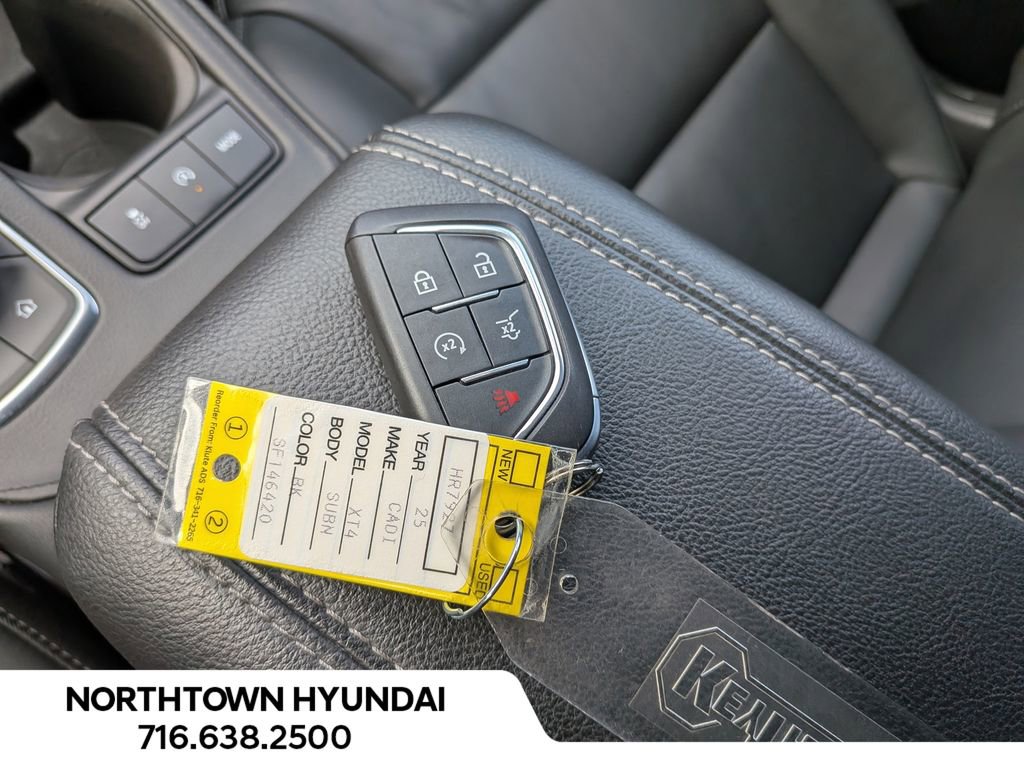 Used 2025 Cadillac XT4 Premium Luxury image 22