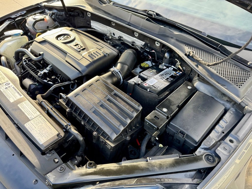 Used 2019 Volkswagen Golf R 4-Door image 48